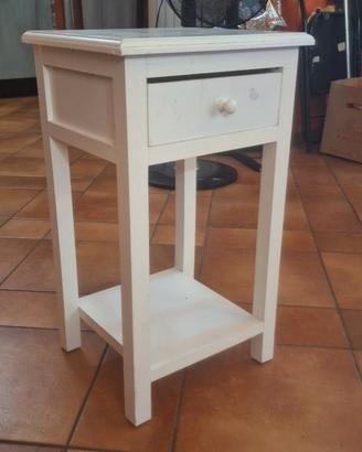 mobiletto /comodino per cameretta 