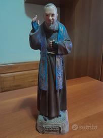 Statua San Padre Pio di Pietrelcina 