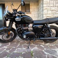 Triumph Bonneville T100 black