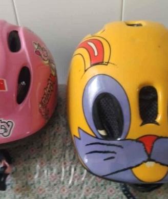 2 caschi bici per bambini 