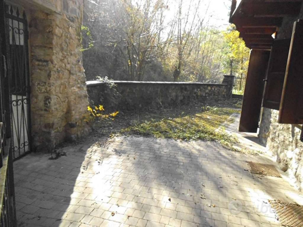 Rustico / Casale di 400 m² con 5 locali e box auto - Vista 5