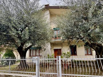 VILLA SINGOLA IN CENTRO CITTA'
