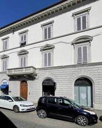 Fondo commerciale ad alta visibilità