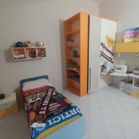 cameretta con  mensole cubi e cabina armadio