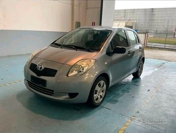 Toyota Yaris 1.0 5 porte Sol