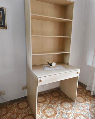 Scrivania con libreria 