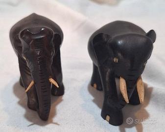 Coppia Statuine Elefanti Ebano e Osso Intagliati 
