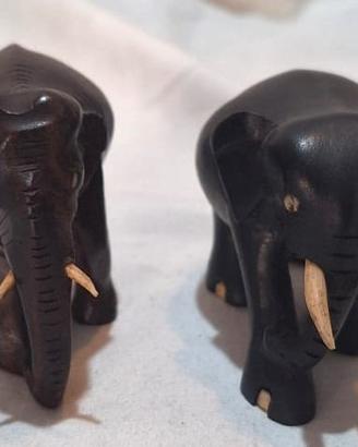 Coppia Statuine Elefanti Ebano e Osso Intagliati 