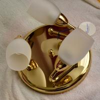 Plafoniera a tre luci dorata