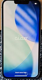 Telefono iPhone 13 azzurro