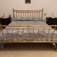 Camera da letto:rete letto,comodini e cassettiera