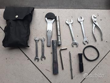 KIT ATTREZZI YAMAHA R1 04 05 06