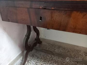scrivania antica Lira
