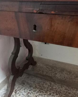 scrivania antica Lira