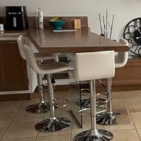 Tavolo a penisola in legno massiccio