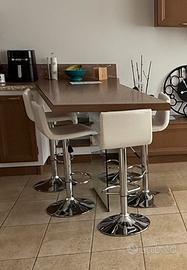 Tavolo a penisola in legno massiccio