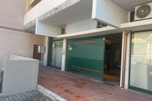 Ufficio negozio più deposito 200mq