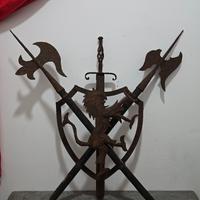 Stemma ornamentale in ferro e legno
