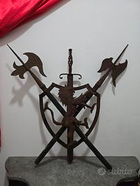 Stemma ornamentale in ferro e legno