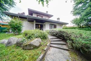 GALLARATE - VILLA SINGOLA CON GIARDINO E TAVERNA