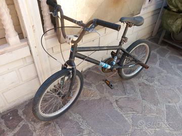 BICICLETTA BMX