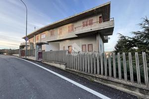 4 LOCALI A NOTARESCO