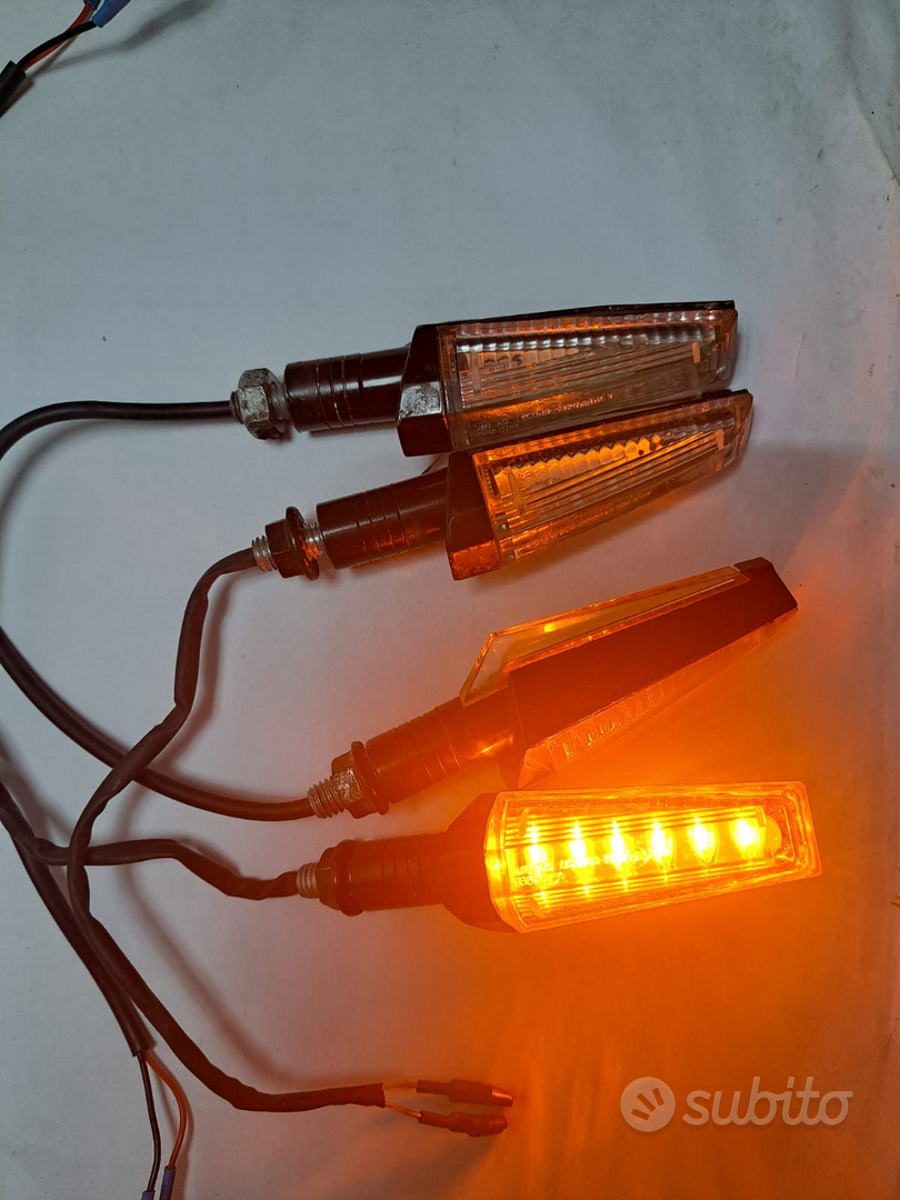 Set 4 frecce a LED - Accessori Moto In vendita a Frosinone