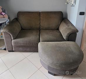 Divano 2 posti con pouf 