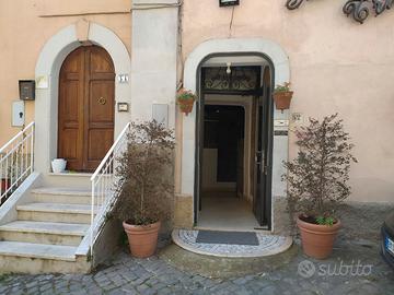 Genzano di roma: appartamento in centro storico