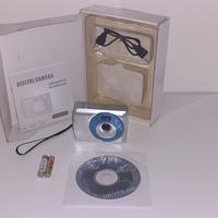 Macchina fotografica primi anni 2000