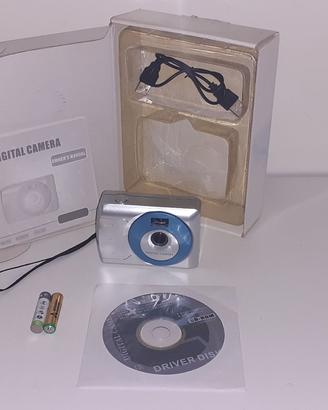 Macchina fotografica primi anni 2000