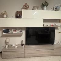 Parete attrezzata e credenza