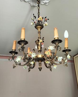 lampadario con rose Capodimonte 