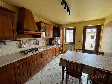 4 LOCALI A BANCHETTE