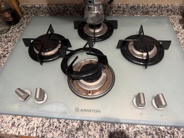 Gas 4 fuochi  con difetti