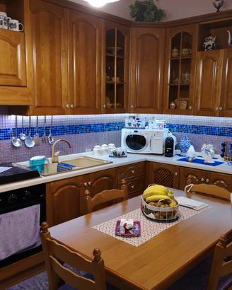 🌟 Cucina in legno massello – Eleganza classica