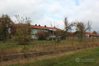 Cascinale con terreno edificabile