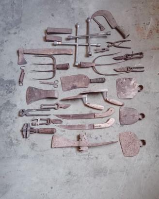 collezione  attrezzature   o  accessori