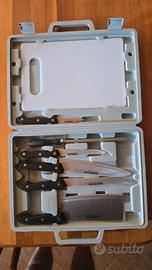 SET COLTELLI DA CUCINA CON VALIGETTA E TAGLIERE