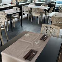 Tavoli e sedie per pub pizzerie e ristoran