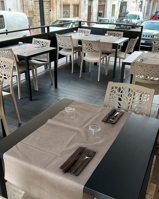 Tavoli e sedie per pub pizzerie e ristoran