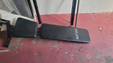 Panca con pesi e manubri bicipiti tricipiti