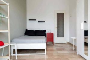 Stanza in appartamento di 125 m² a Milano