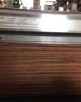 Radio seleco funzionante a corrente e batteria