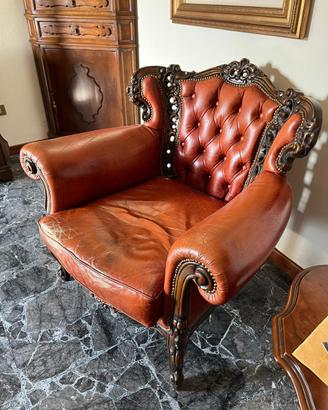 N. 1 Poltrona antica in legno e pelle