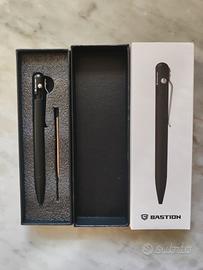 BASTION Penna in metallo Bolt Action in titanio