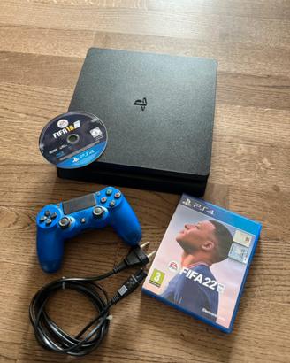 Playstation 4 con Fifa 22 e Fifa 18