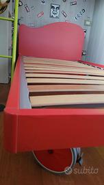 Letto singolo con rete a doghe e materasso