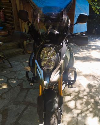 Suzuki v-storm 1000 2016 27000 km 
