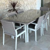 Tavolo da giardino con sedie
